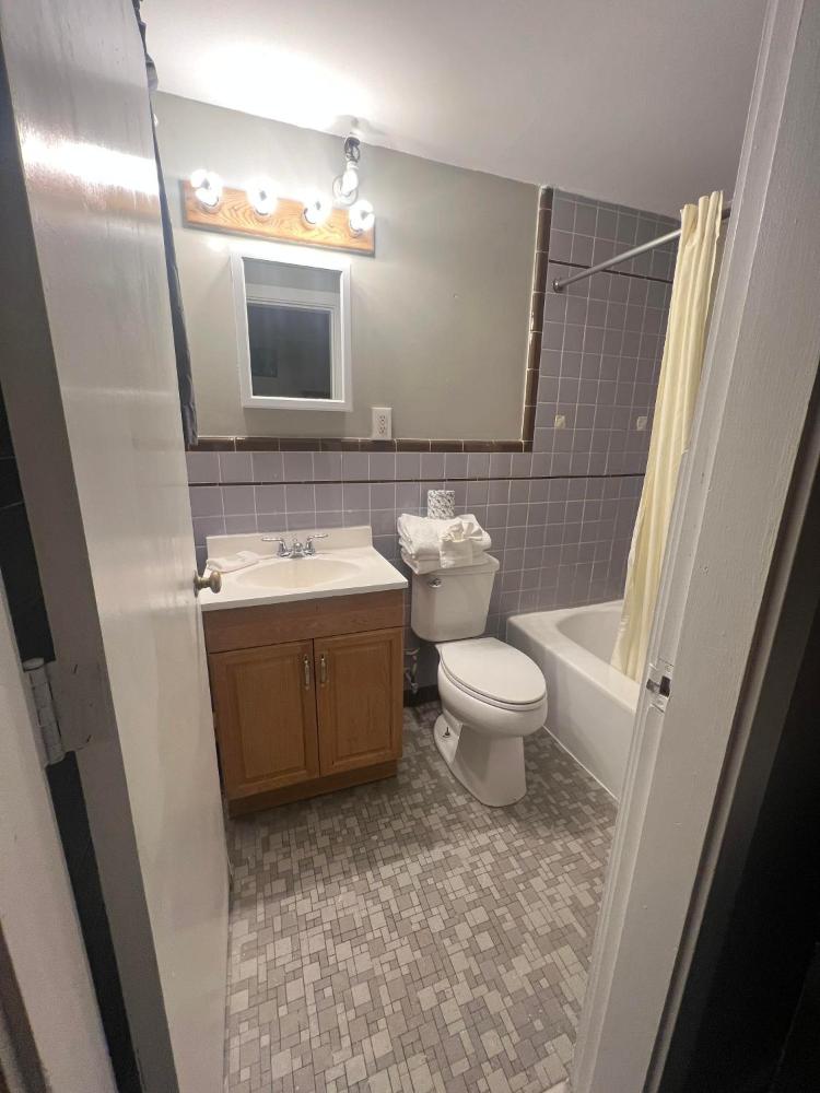 Economy Quadruple Room interior