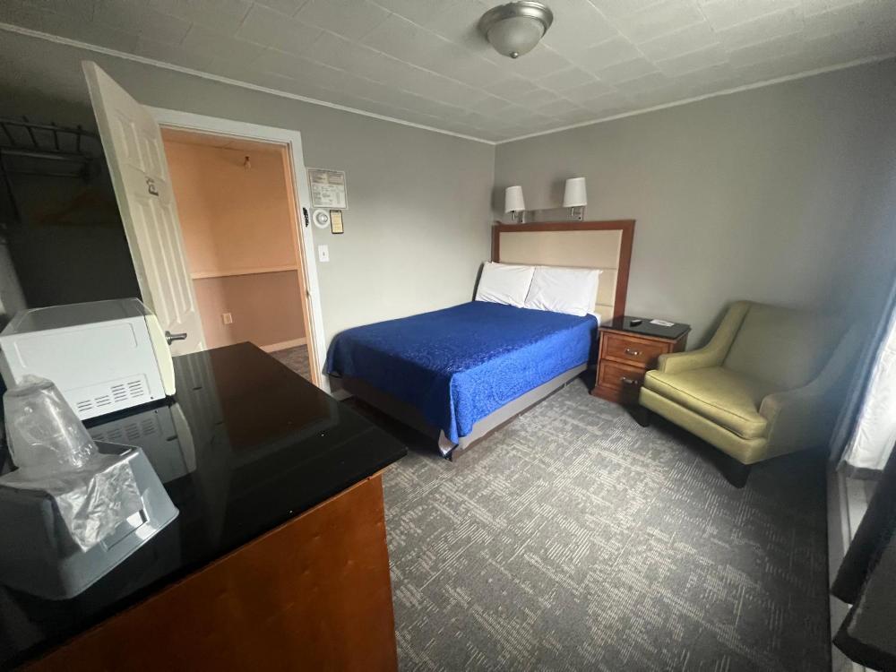 Economy Double or Twin Room interior
