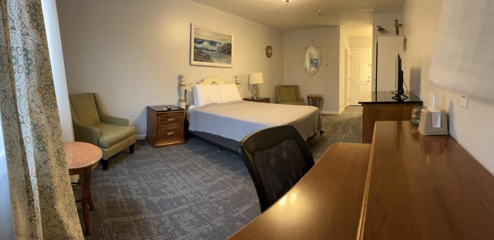 Queen Room interior